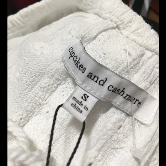 Cupcakes and Cashmere Malibu Embroidered Romper S - Picture 15 of 15